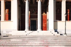 Το τέλος της ταραγμένης «αντιμνημονιακή» εποχής, η πολιτική βία, οι επιθέσεις σε ανθρώπους και οι προσπάθειες για φίμωση της διαφορετικής φωνής.