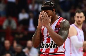 Ολυμπιακός - Βαλένθια 56-63: Έβδομη φετινή ήττα στη Euroleague μετά από 14 αγωνιστικές - Κάκιστοι επιθετικά οι παίκτες του Γιώργου Μπαρτζώκα.
