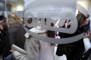 Η άδεια παραμονής στους μετανάστες υπό προϋποθέσεις, το επίδομα ανεργίας και η αεργία