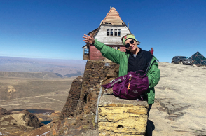 Η Λένα Διβάνη μιλάει για το νέο της βιβλίο «Για την καρδιά και το συκώτι του», που κυκλοφορεί εκδόσεις Πατάκη