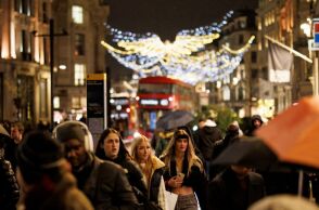 Χριστούγεννα 2023: Τα ταξίδια κορυφώνονται στην Ευρώπη την εορταστική περίοδο - Προειδοποιήσεις για την ασφάλεια - Συρροή τουριστών σε δημοφιλείς προορισμούς.