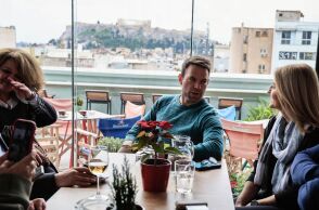 Συνάντηση Κασσελάκη με δημοσιογράφους πριν την αναχώρησή του για τις ΗΠΑ