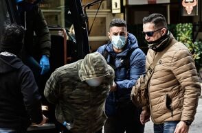 Κύκλωμα διακίνησης ναρκωτικών ουσιών: Προσωρινά κρατούμενοι οι 10 συλληφθέντες, μεταξύ των οποίων και οι δύο λιμενικοί που κατηγορούνται για εμπλοκή.