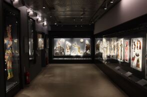 Πλάκα: Εγκαίνια του Μουσείου Νεότερου Ελληνικού Πολιτισμού, παρουσία της Λίνας Μενδώνη - Συγκροτείται από 18 κτίρια και τον περιβάλλοντα χώρο τους.