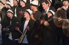 Οι παίκτες του ΠΑΟΚ τραγουδούν τα κάλαντα με guest τον Γεράσιμο Σκιαδαρέση 