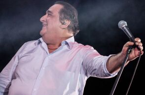 Το μήνυμα Μητσοτάκη για τον θάνατο του Β. Καρρά: «Μία γνήσια λαϊκή φωνή σίγησε»