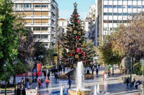 Εορταστικός στολισμός στο Σύνταγμα