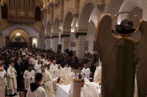 Χριστούγεννα: Η Βηθλεέμ πενθεί, η Ουκρανία συγχρονίζεται με τη Δύση