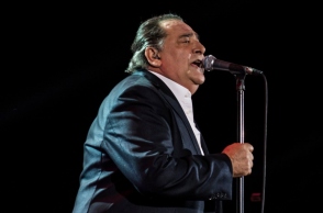 Ο Μάνος Βουλαρίνος σχολιάζει τις μετά θάνατον αρνητικές γνώμες για τους καλλιτέχνες και το έργο τους, με αφορμή τα σχόλια για τον Βασίλη Καρρά.