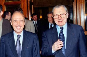 Ο Κώστας Σημίτης αποχαιρετά τον αρχιτέκτονα της Ευρώπης Ζακ Ντελόρ