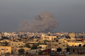 Καπνοί πάνω από τη Γάζα μετά από νέο χτύπημα
