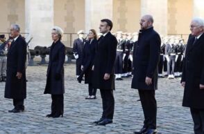 Η Άννα Διαμαντοπούλου στην κηδεία του Ζακ ΝτελόρΗ Άννα Διαμαντοπούλου στην κηδεία του Ζακ Ντελόρ