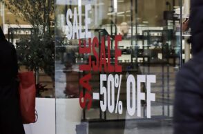 Ξεκινούν τη Δευτέρα  οι χειμερινές εκπτώσεις 2024