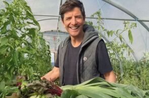 Ο Σάκης Ρουβάς σε ρόλο «μανάβη» στο TikTok 