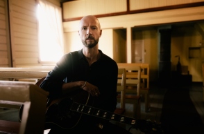 Sivert Hoyem: Συνέντευξη με τον frontman των Madrugada για το νέο του προσωπικό άλμπουμ «On An Island» που κυκλοφορεί στις 26 Ιανουαρίου 2024