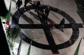 Ρωμαϊκοί χαιρετισμοί και η νοσταλγία του φασιστικού μεγαλείου