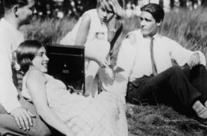 «Άνθρωποι την Κυριακή»: H Ταινιοθήκη της Ελλάδος παρουσιάζει την «ταινία-ορόσημο» του βωβού γερμανικού κινηματογράφου, αποκατεστημένη, συνοδεία πιάνου.