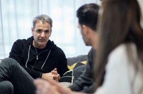 Κυριάκος Μητσοτάκης: Συνάντηση του πρωθυπουργού με ζευγάρι ωφελούμενων του προγράμματος «Σπίτι μου» - Προτεραιότητα της κυβέρνησης η στεγαστική πολιτική. 