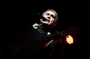 Ο Γιώργος Νταλάρας