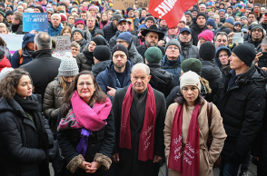 Ο Olaf Scholz και η Annalena Baerbock σε διαδήλωση εναντίον της ακροδεξιάς στο Πότσνταμ © Sebastian Gollnow/picture alliance via Getty Images