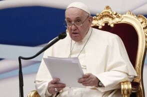 Πάπας: Καθαίρεσε πρώην επίσκοπο για σεξουαλική κακοποίηση ανηλίκων