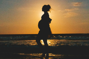 Παρένθετη μητρότητα: Υπέρ και κατά