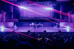 Ανταπόκριση από την παράσταση «Aether» των Max Cooper και Satyajit Das στο Μέγαρο Μουσικής Αθηνών