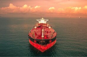 Ερυθρά Θάλασσα: Ανασφάλεια στη διεθνή ναυτιλία εξαιτίας των επιθέσεων