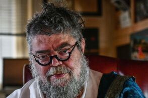 Κραουνάκης: Σχολιάζει εκ νέου τον «Άδωνι» και την Άλκηστη Πρωτοψάλτη