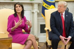  Η Νίκι Χέιλι και ο Ντόναλντ Τραμπ «μονομαχούν» για το Νιου Χαμσάιρ