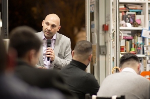 «Τάσεις Μάρκετινγκ 2024»: Μεγάλη συμμετοχή στην ομιλία του Θέμη Σαρανταένα