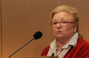 Η Λίνα Μενδώνη αποχαιρετά τη σπουδαία αρχαιολόγο Αιμιλία Γερουλάνου