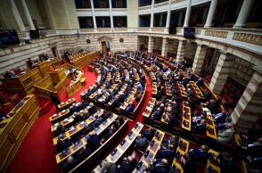 Αίτημα συγγενών των θυμάτων για άρση ασυλίας Καραμανλη και Σπίρτζη