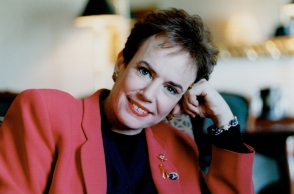 Faith Popcorn: Η διάσημη μελλοντολόγος και trend-spotter προβλέπει τις νέες τάσεις - Holoportation, ερωτικά τρίγωνα με ρομπότ και αιωνόβια κατοικία