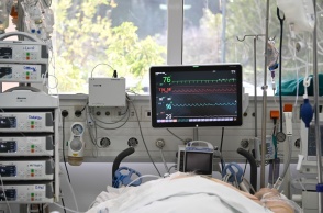 Μόνιτορ με παλμούς σε ΜΕΘ νοσοκομείου