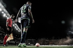 Παίκτης του Παναθηναϊκού εκτελεί κόρνερ