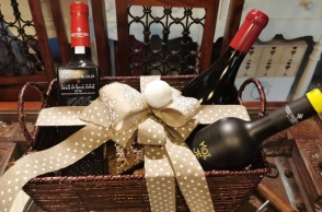 Γιορτάζουμε την ημέρα του Αγίου Βαλεντίνου με  κρασιά από τον Μεσενικόλα Καρδίτσας