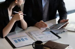 Αύξηση κατώτατου μισθού: Ποιους και πόσους αφορά 