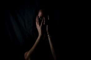 Απείλησε να κάψει την πρώην σύζυγό του μπροστά στα παιδιά τους