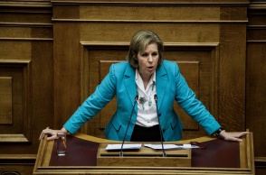 Η Εύη Χριτοφιλοπούλου σε παλαιότερο στιγμιότυπο από το βήμα της Βουλής