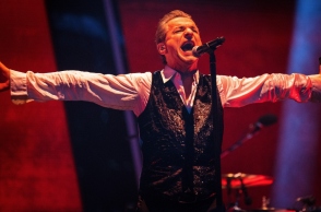 Οι Depeche Mode κυκλοφόρησαν το νέο τους βιντεοκλίπ για το τραγούδι «Before We Drown» σε σκηνοθεσία Anton Corbijn.