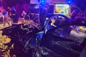 Συντρίμμια μετά το τροχαίο δυστύχημα στο οποίο έχασε τη ζωή του ζευγάρι 