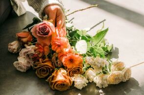 Ποιοι γιορτάζουν σήμερα 17 Φεβρουαρίου; Το εορτολόγιο της Athens Voice σου τους θυμίζει. Μην ξεχάσεις να τους δώσεις τις καλύτερες ευχές σου!