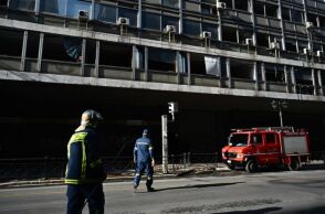 Βόμβα στο υπουργείο Εργασίας: Τρία έως πέντε κιλά εκρηκτικών - Το υλικό και η μέθοδος των δραστών - Οι εκτιμήσεις της Αντιτρομοκρατικής.