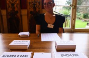 Γαλλία: Οι κάτοικοι του Παρισιού ψήφισαν να τριπλασιαστούν τα τέλη στάθμευσης για τα SUV - Περίπου το 54,5% τάχθηκε υπέρ του φιλοπεριβαλλοντικού μέτρου.