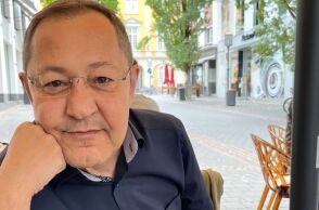 Γερμανία: Ο συγγραφέας τουρκικής καταγωγής Άκιφ Πιριντσί καταδικάστηκε να εκτίσει 9 μήνες φυλάκιση χωρίς αναστολή για υποκίνηση μίσους.