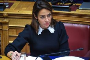 Δόμνα Μιχαηλίδου: Αυξάνεται το επίδομα ανεργίας 