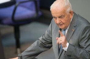 Ο ιστορικός Αλφρέντ Γκροσέ απεβίωσε σε ηλικία 99 ετών - Εξέδωσε πολυάριθμα βιβλία - Ο ρόλος του στην οικοδόμηση της γαλλογερμανικής συμφιλίωσης.