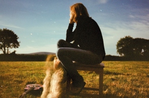 H Beth Gibbons μοιράστηκε το νέο της τραγούδι «Floating On A Moment»