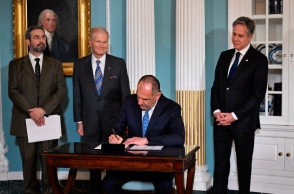 H Ελλάδα στο διάστημα: Ο Γεραπετρίτης υπέγραψε τις Συμφωνίες Άρτεμις